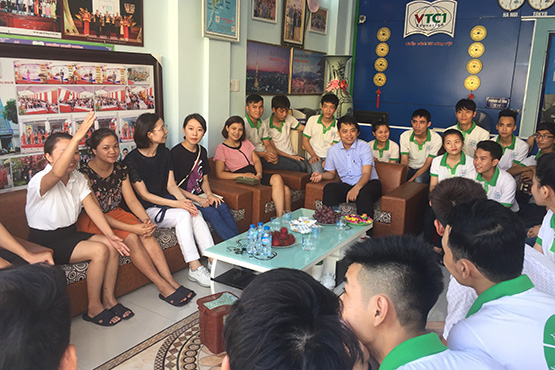 Cô Hiệu trưởng trường IECC về thăm và phỏng vấn tại Du học VTC1