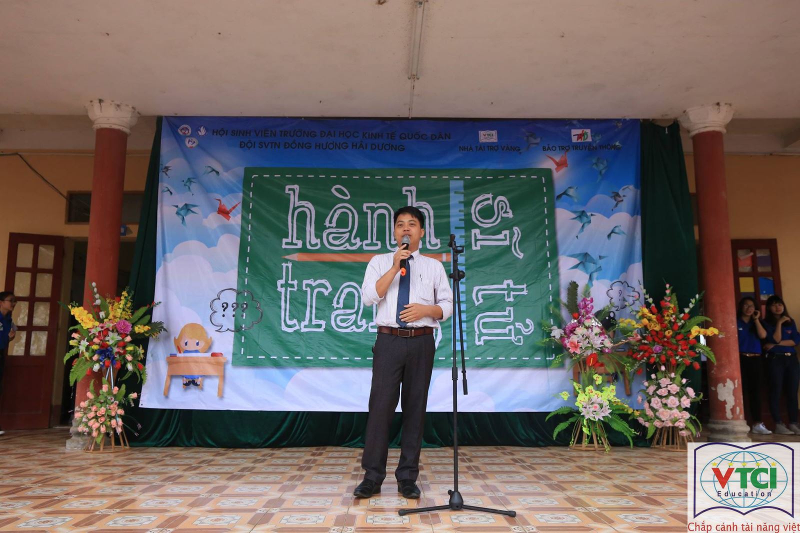 Ông Nguyễn Văn Vị - Giám đốc Công ty Cổ phần Đầu tư Du học và Hợp tác Quốc tế VTC1 phát biểu tại chương trình HÀNH TRANG SĨ TỬ 2016